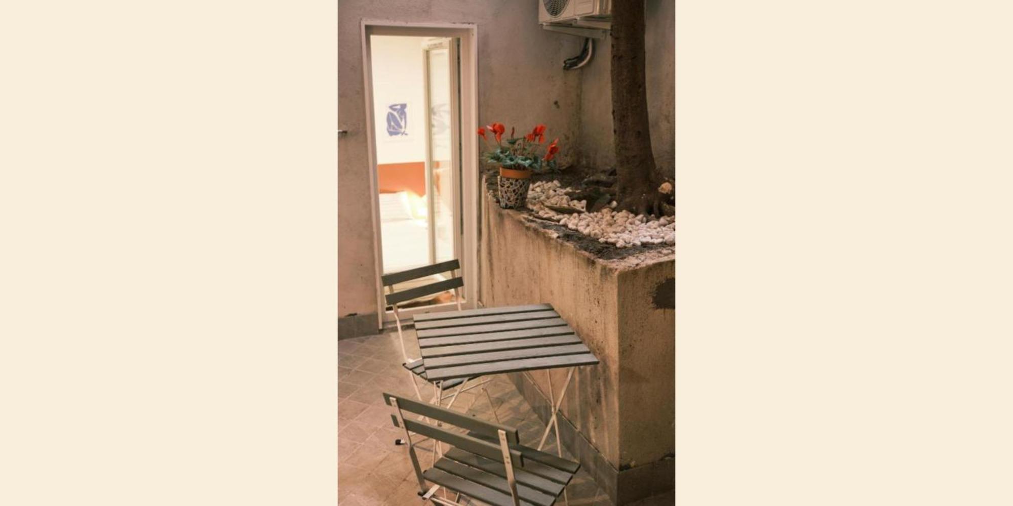 Nespolino, Piccola Casetta In Centro Storico Al Piano Terra Con Piccolo Spazio Esterno Privato Неаполь Экстерьер фото